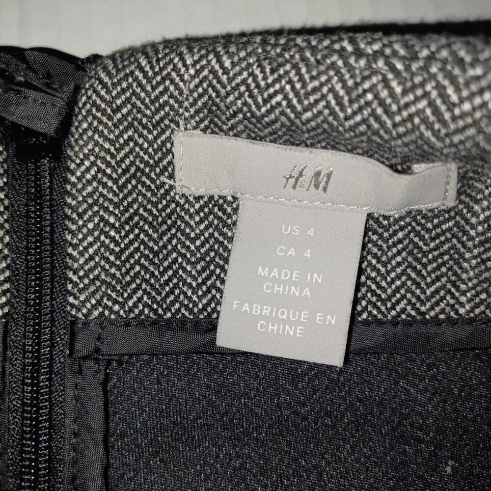 H&M SLIT FRONT PENCIL SKIRT SIZE 4 - Picture 2 of 14